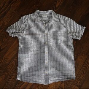 GAP Men's Seersucker Button Down Shirt